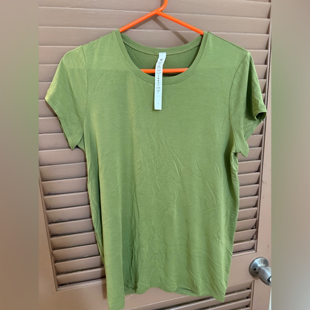 Lululemon Open up tie back green tee size:6
